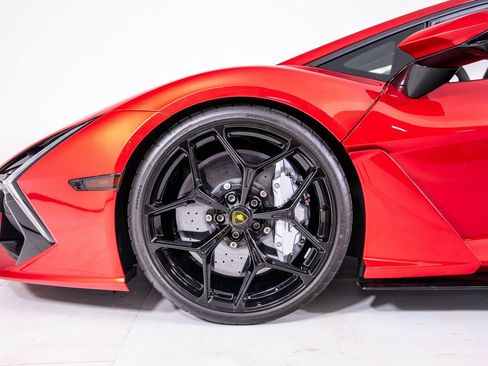 Used 2024 Lamborghini Revuelto image 16