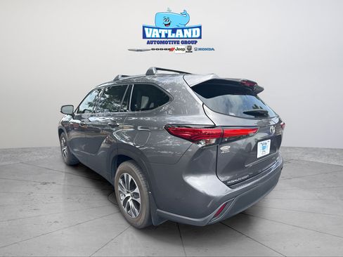 Used 2020 Toyota Highlander XLE FWD image 44