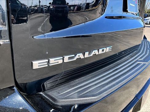 Used 2024 Cadillac Escalade Premium Luxury image 29