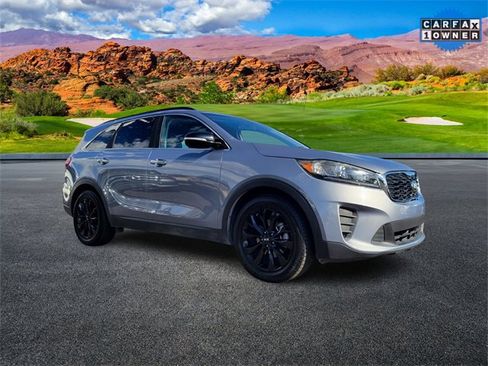 Used 2019 Kia Sorento S image 2