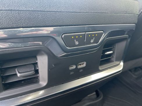 Used 2022 Chevrolet Silverado 1500 High Country w/ High Country Premium Package image 38