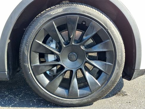 Used 2021 Tesla Model Y Long Range AWD/4WD image 27