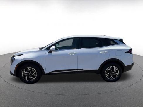 Used 2025 Kia Sportage LX FWD image 9