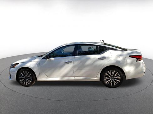 Used 2025 Nissan Altima 2.5 SV image 4