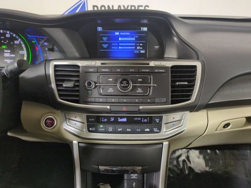 Used 2015 Honda Accord Hybrid Sedan image 18