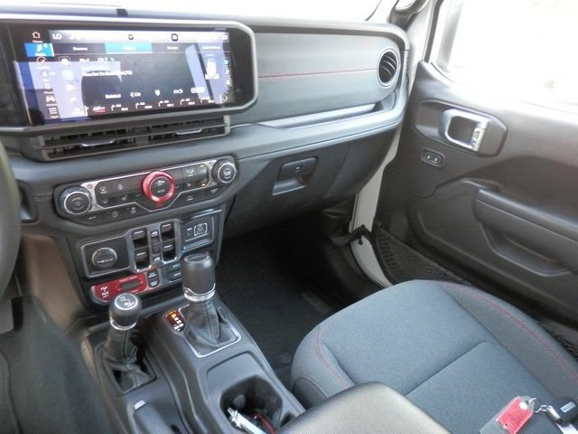 Used 2024 Jeep Gladiator Rubicon AWD/4WD image 24