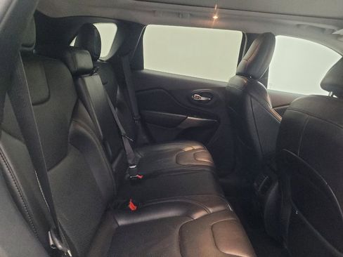 Used 2020 Jeep Cherokee Limited image 19