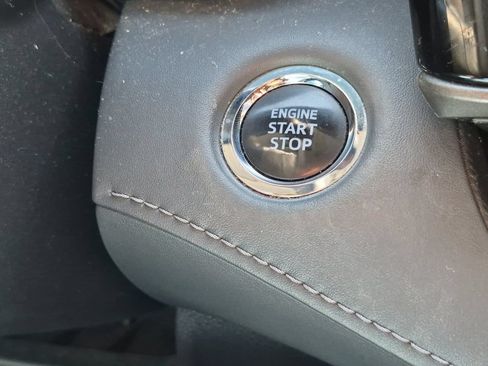 Used 2022 Toyota Highlander LE FWD image 22