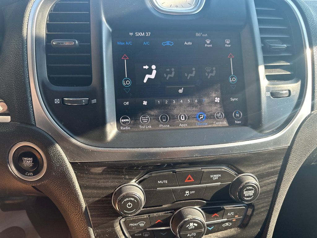 Used 2018 Chrysler 300 Touring L RWD image 21