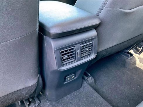 Used 2025 Toyota RAV4 XLE FWD image 32