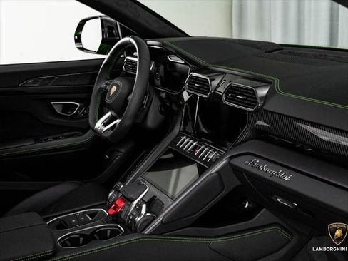 Used 2022 Lamborghini Urus AWD/4WD image 45
