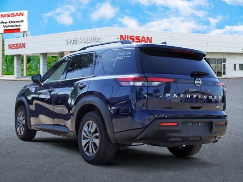 Used 2024 Nissan Pathfinder SV image 3