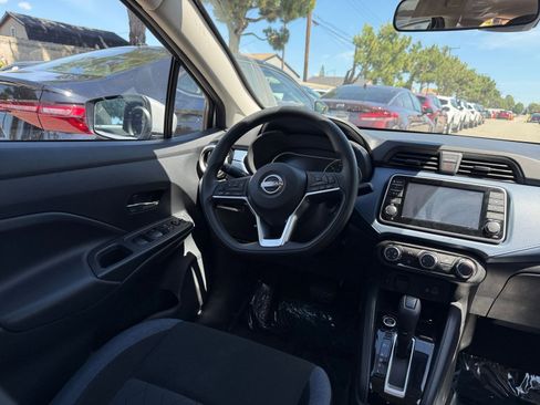 Used 2025 Nissan Versa SV image 30