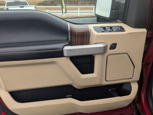 Used 2017 Ford F150 Lariat image 11