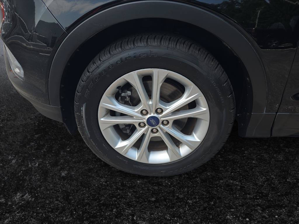 Used 2017 Ford Escape SE w/ SE Cold Weather Package FWD image 9