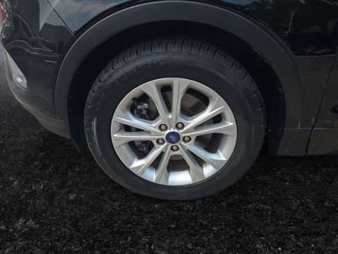 Used 2017 Ford Escape SE w/ SE Cold Weather Package FWD image 9