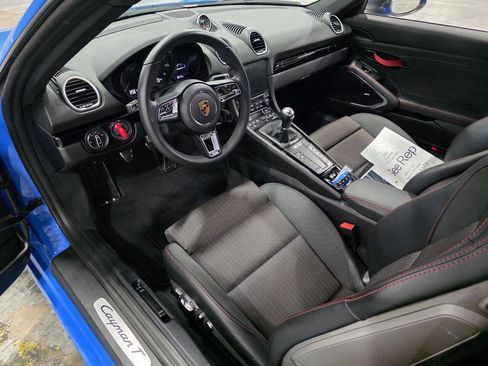 Used 2023 Porsche 718 Cayman w/ Premium Package RWD image 10