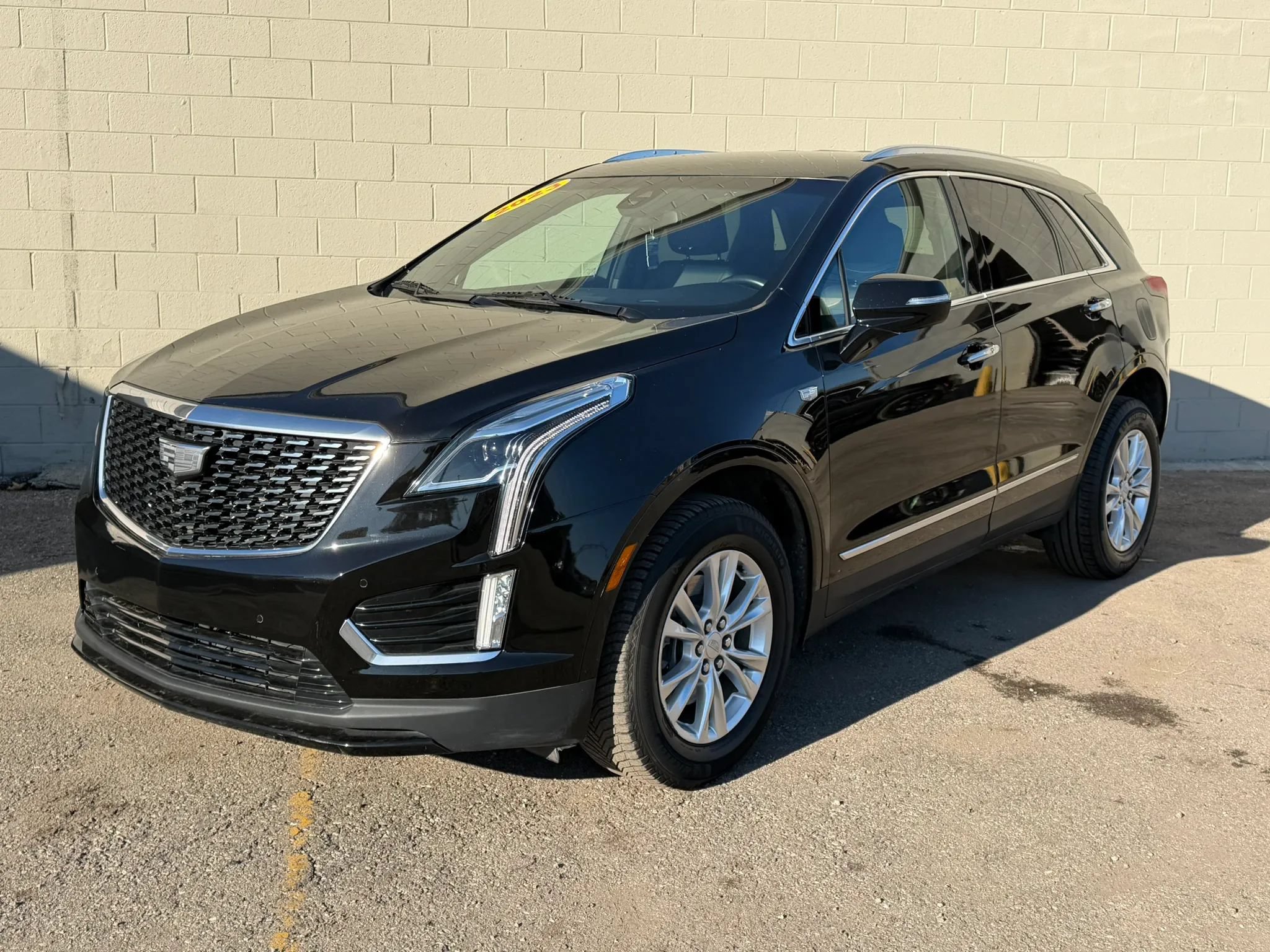 Used 2023 Cadillac XT5 Luxury w/ LPO, Floor Liner Package FWD image 1