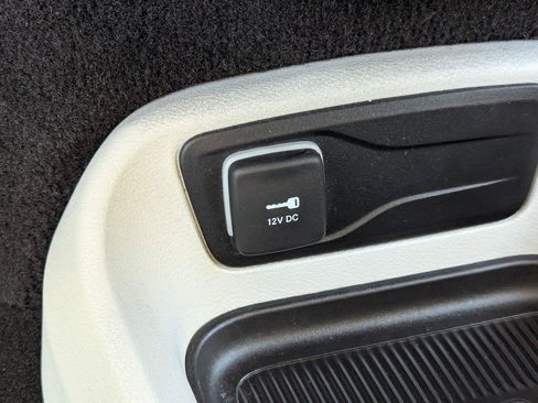 Used 2023 Chrysler Voyager LX FWD image 23