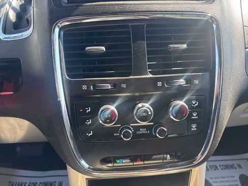 Used 2018 Dodge Grand Caravan SXT FWD image 25
