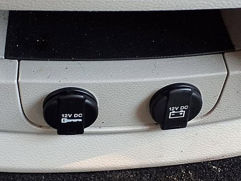 Used 2016 Chrysler Town & Country Touring-L image 24