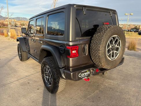 Used 2024 Jeep Wrangler Unlimited Rubicon image 7