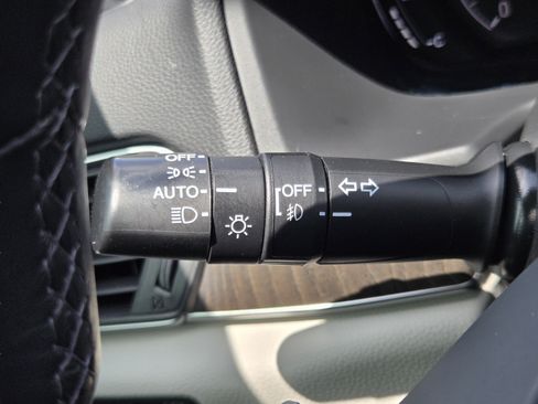 Used 2018 Honda Accord Touring image 19