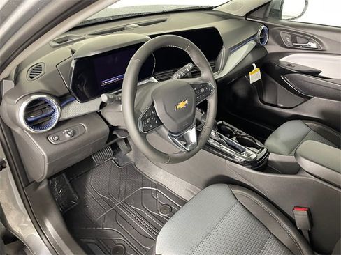 New 2026 Chevrolet Trax LT w/ LT Convenience Package image 3