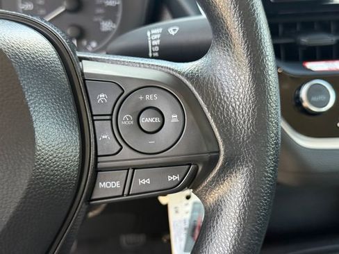 Used 2025 Toyota Corolla LE FWD image 17