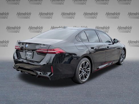 Used 2026 BMW 530i xDrive w/ M Sport Package AWD/4WD image 7