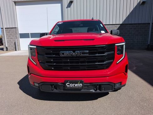 Used 2024 GMC Sierra 1500 Elevation w/ LPO, Elevation Black Package AWD/4WD image 8