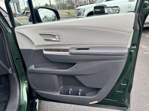 Used 2022 Toyota Sienna XLE image 17