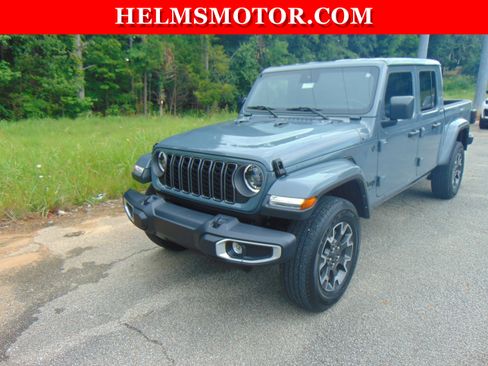Certified 2024 Jeep Gladiator Sport w/ Premium Package AWD/4WD image 11