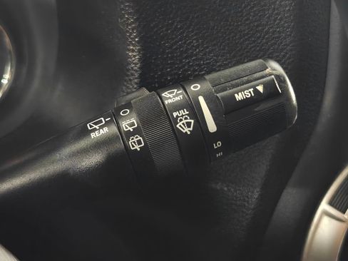 Used 2016 Jeep Wrangler Unlimited Rubicon w/ Connectivity Group AWD/4WD image 10