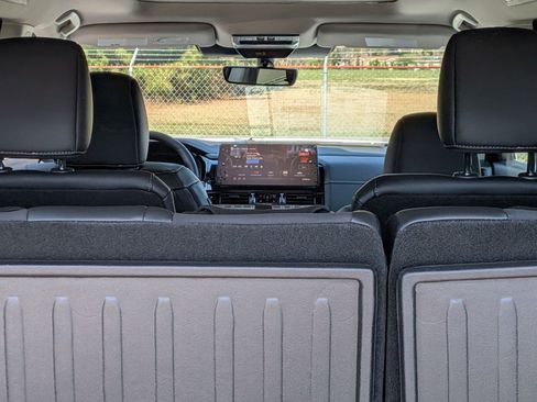 New 2026 Nissan Pathfinder Platinum image 31