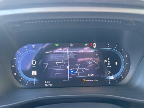 Used 2024 Volvo XC40 B5 Plus w/ Protection Package Premier image 16