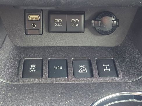 Used 2017 Toyota Highlander XLE AWD/4WD image 50