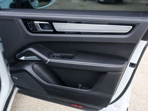 Used 2020 Porsche Cayenne Turbo w/ Assistance Package image 30