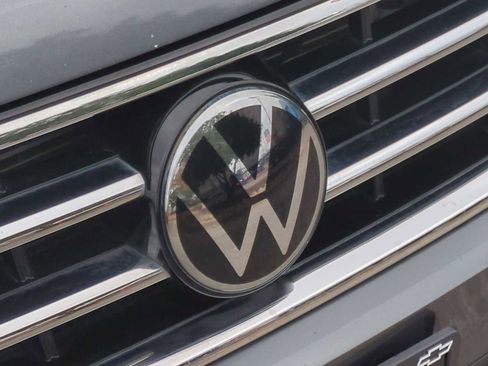 Used 2024 Volkswagen Tiguan SE image 30