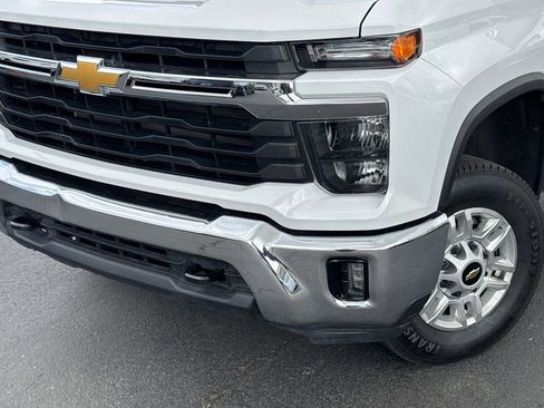 Used 2025 Chevrolet Silverado 2500 LT w/ Convenience Package image 3