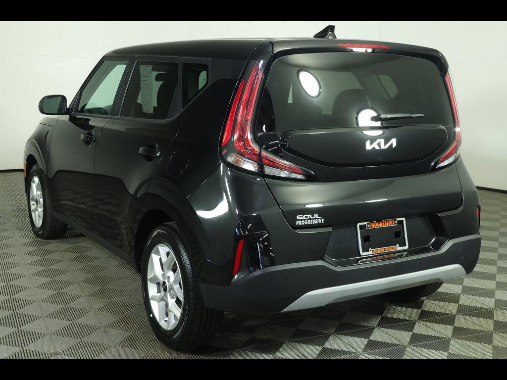Used 2025 Kia Soul LX w/ LX Technology Package FWD image 14