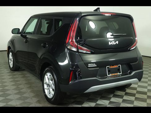 Used 2025 Kia Soul LX w/ LX Technology Package FWD image 14