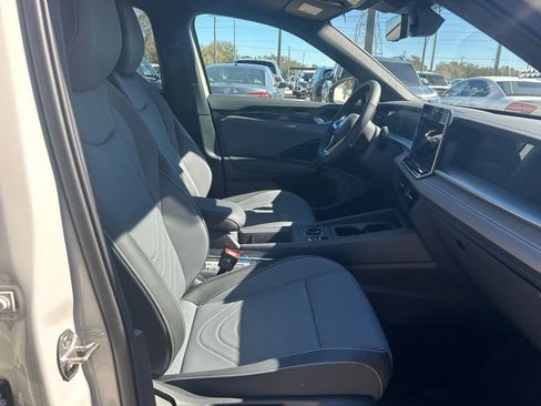 New 2026 Volkswagen Tiguan SE R-Line image 36