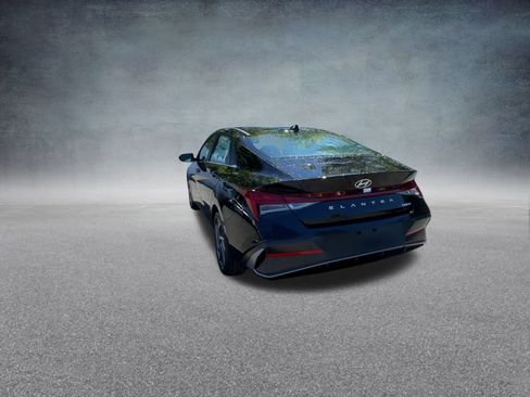 New 2025 Hyundai Elantra Limited image 18
