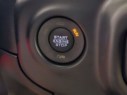 Used 2018 Jeep Wrangler Unlimited Sahara AWD/4WD image 16