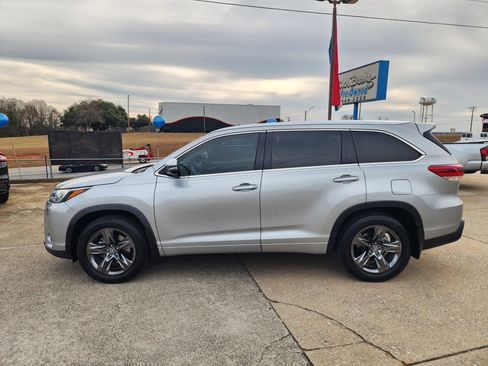 Used 2018 Toyota Highlander Limited Platinum image 9