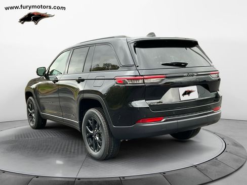 New 2025 Jeep Grand Cherokee Altitude image 5