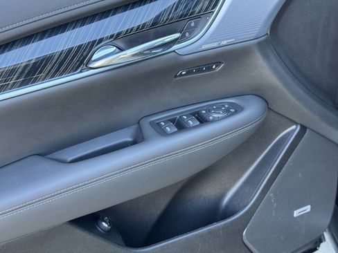 Used 2025 Cadillac XT6 Premium Luxury image 22
