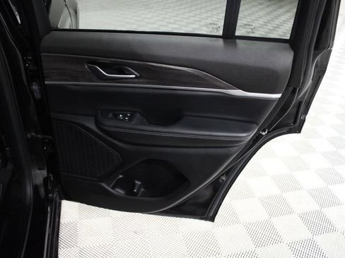 Used 2023 Jeep Grand Cherokee Limited AWD/4WD image 26