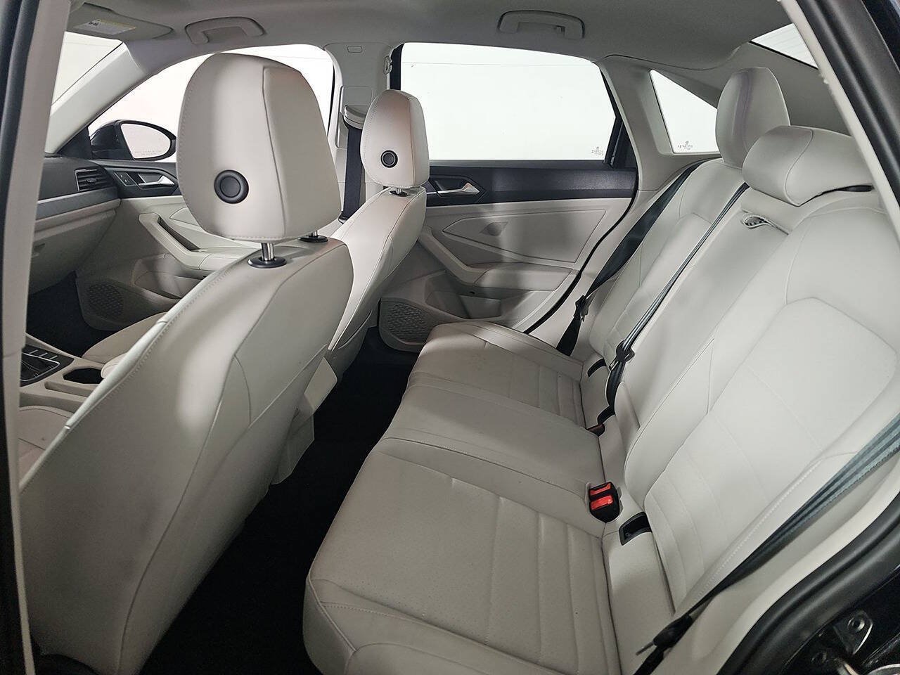 Used 2023 Volkswagen Jetta SE w/ Panoramic Sunroof Package FWD image 9